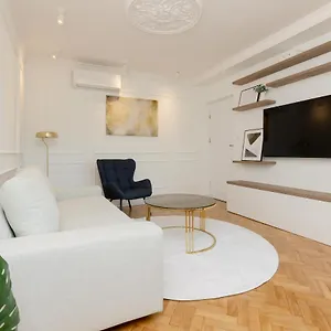apartment-in-the-centre-of-warsaw-by-renters.warsawhotelspoland.com/